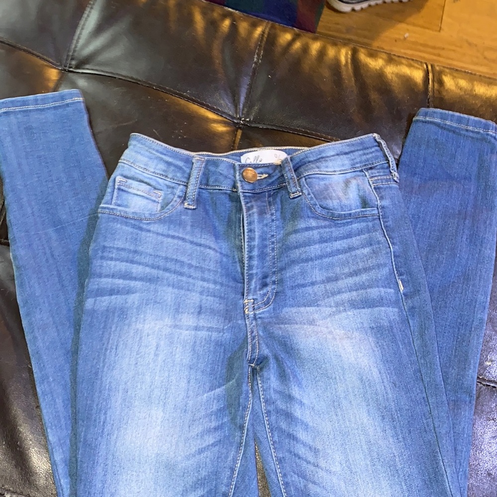 Women’s Cello skinny jeans- size 0. Great condition